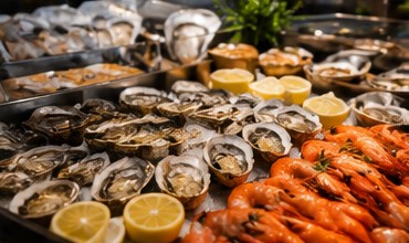 Buffet de beignets et fritures partagé en toute convivialité chez Le Synapse